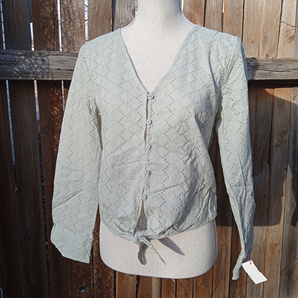 Like New, 100% Cotton Mint Green Eyelet Button-up, Tie-Waist Blouse, Size 6/S/M